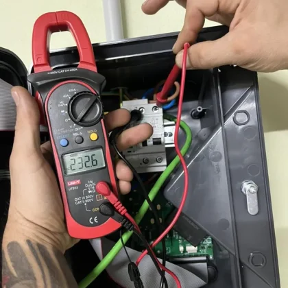 instalación trifásica cargador eléctrico